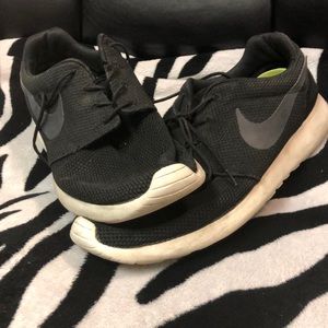 Nike roshe running shoes